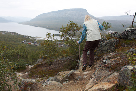 Laskeutuminen Salmivaaralta, taustalla Saana